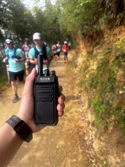 对讲解越野赛2.jpg